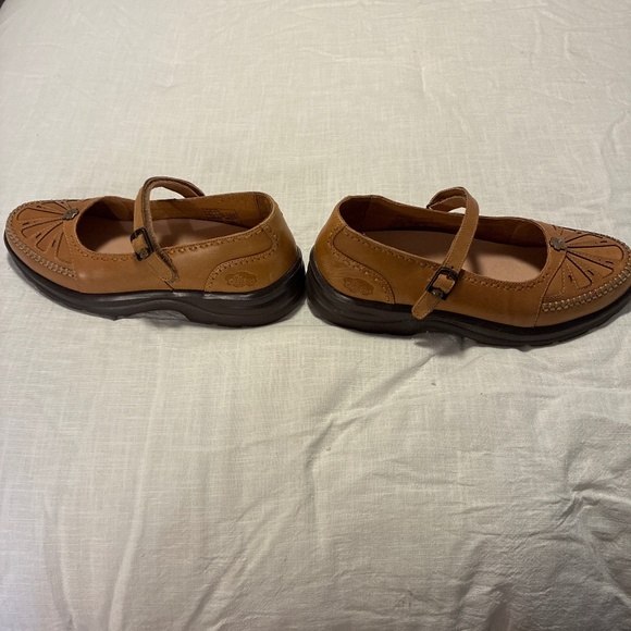 Shoes - Picture 3 of 6